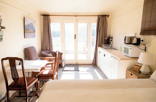 Hamilton House | Cosy north facing priv selfcontained Suite set within large garden, 7min to town
