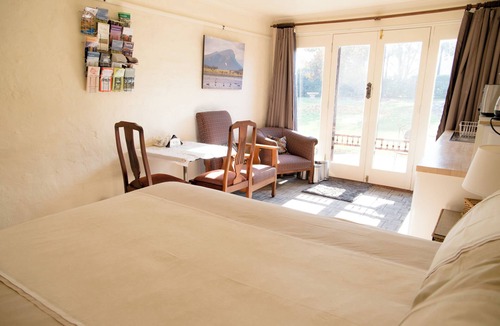 Hamilton House | Cosy north facing priv selfcontained Suite set within large garden, 7min to town