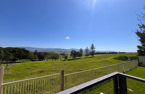 Gerroa House | Cosy Studio with valley views
