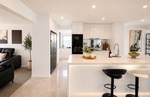 Broadbeach Waters House | Côte d’Azur - 4BR GC Waterfront Dream Home with Pool