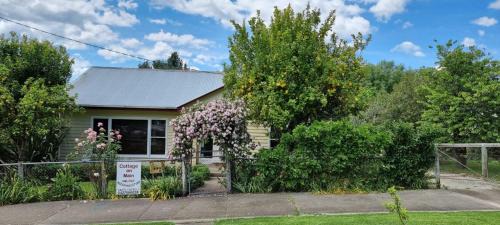 Buchan House | Cottage on Main