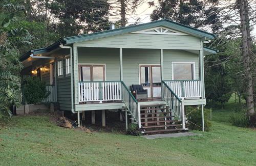 Witta House | Couples Accessible Cabin, Zarina Country Cabins, 6