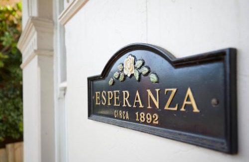 Ashfield Apartment | Courtyard Esperanza - Sunny Heritage Chic