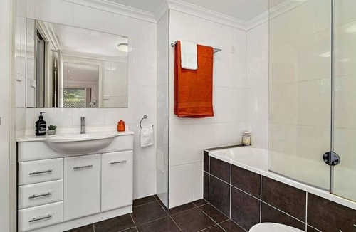 Turner Apartment | Courtyard ground floor Apt 2 Bed, 1 Bath, 1 Car
