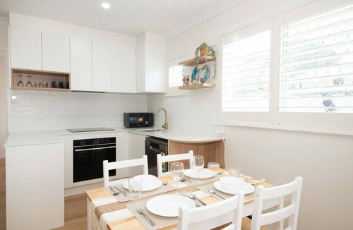 Redcliffe Apartment | Cove at Redcliffe - Modern Coastal Hideaway