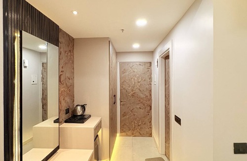 Auli House | Cozy 1-bedroom building in serene Lucknow with AC comfort