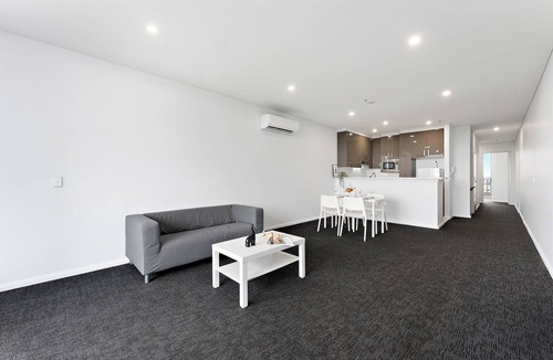 Waterloo Apartment | Cozy 2BR Waterloo Haven Near Cafés & Parks