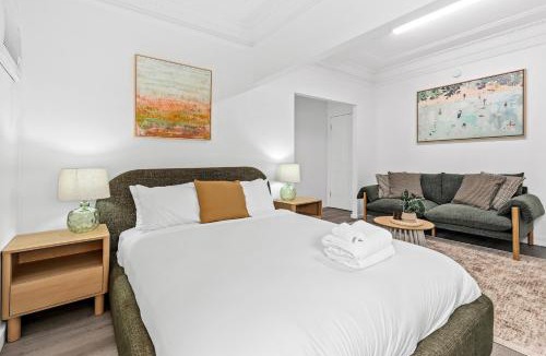 Spring Hill Apartment | Cozy and Modern CBD Studio - Short Walk to Hospitals