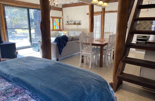 Quorrobolong House | Cozy Barn, Farm stay, Watagans views, Rustic charm