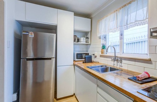 Kangaroo Point Apartment | COZY Central Kangaroo Point Pad + 2BR + Parking