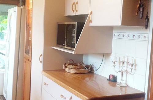 Mount Beauty Cottage | Cozy rustic cottage central to Mt Beauty.Stone fireplace,off street parking .