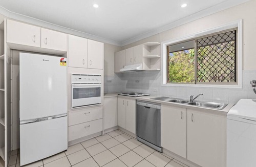 Capalaba House | Cozy & Spacious 2-Bedroom Retreat