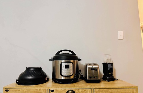 Kings Cross Apartment | Cozy & Spacious City Central Apt. FREE Parking* Walkable 2 Almost Everywhere!