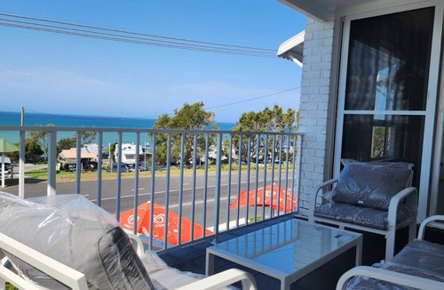 Bonny Hills House | Create unforgettable memories at this unique Beach front house