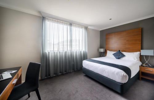 St Kilda Hotel | Crest on Barkly Hotel