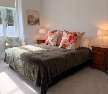 Crows Nest Villa | Crows Nest LemonTree 3 Bedroom Home Nr Metro FreeP