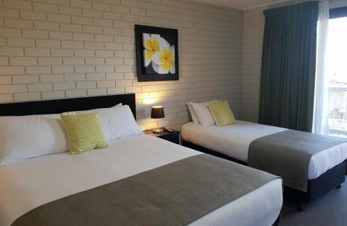 Lavington Hotel | Crystal Fountain Motel Albury