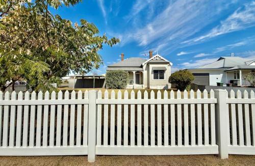 Young Apartment | Currawong Corner Cottage