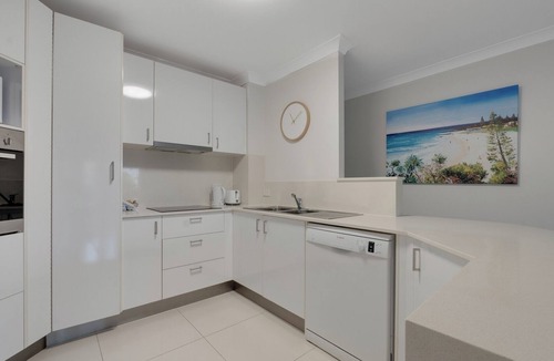 Currumbin Apartment | Currumbin 2BR Pool Days and Beach Walks