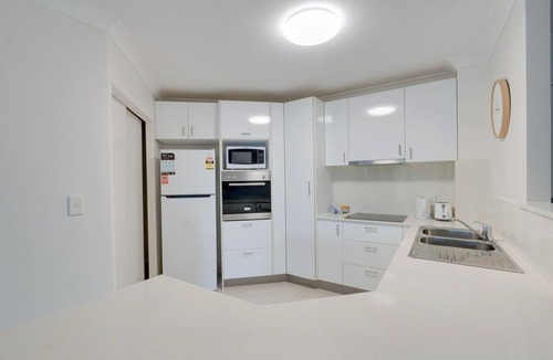 Currumbin Apartment | Currumbin 2BR Pool Days and Beach Walks