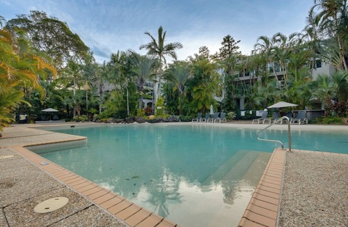Currumbin Apartment | Currumbin 2BR Pool Days and Beach Walks