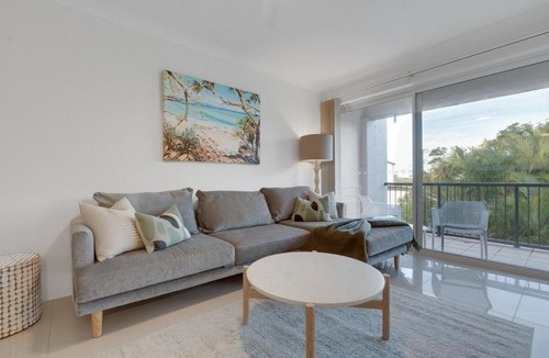 Currumbin Apartment | Currumbin 2BR Pool Days & Beach Walks