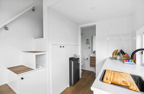 Bridgeman Downs Apartment | Cute 1-Bed Tiny House with Garden in Nature