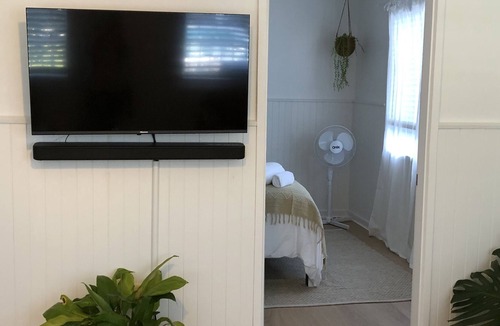 Long Jetty Apartment | Cute Beachside Unit By The Sea