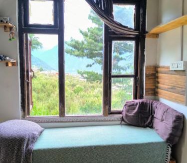 Manali House | Cute Tiny Home Workation Peaceful Mountain Views by SiyaU
