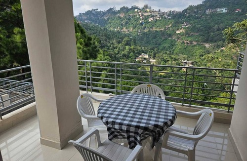Dharampur Hotel | Dagshai Mist