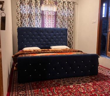 Dal Lake House | Dal frozen