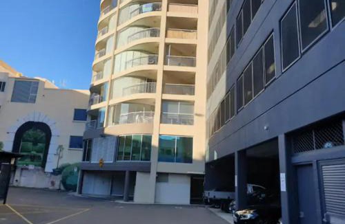 City East Apartment | Dana-Spacious Private Room in Shared 2-Bedroom Apartment-2