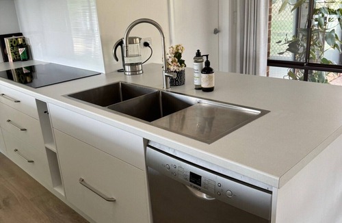 Robin Hill House | Darcy’s Ranch. 5mins to CBD & Mt Panorama