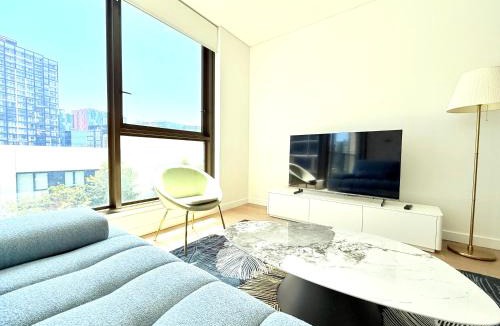 Chinatown Apartment | Darling Harbor living - Sydney 2 beds condo pool