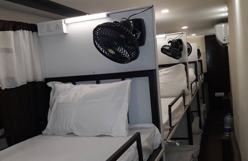 J B Nagar Hostel | Deck 3 Airport Dormitory - Hostel