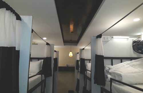 J B Nagar Hostel | Deck 3 Airport Dormitory - Hostel