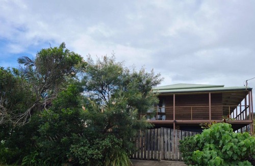 Pottsville House | Deckhouse Surfside - Spacious Family Home with Beach Access