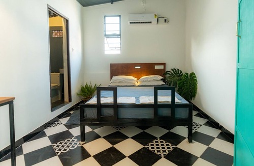 Gandhipuram Hostel | Decostel
