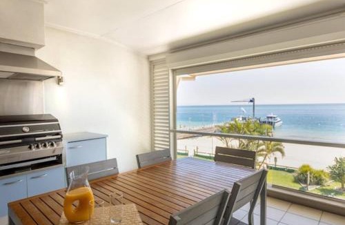 Brisbane Waterfront Apartment | Deep Blue 5