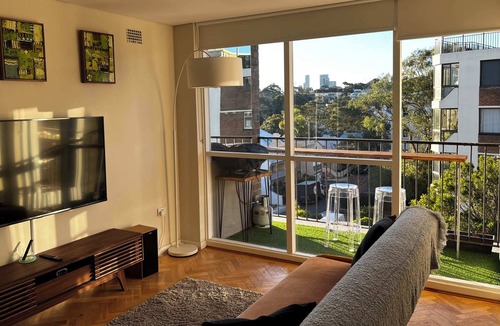 McMahons Point Apartment | Delightful 1BR Sydney City Escape