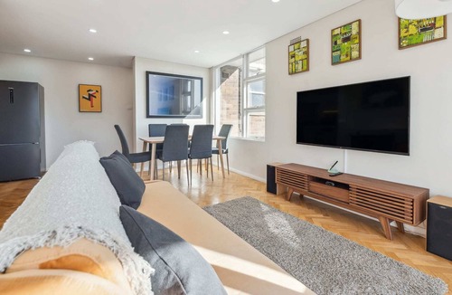 McMahons Point Apartment | Delightful 1BR Sydney City Escape