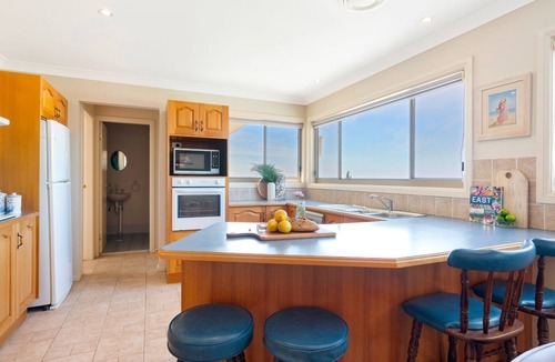 Kiama Downs House | Dellwood – absolute beachfront on Jones Beach