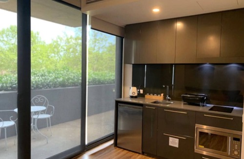Lyneham Apartment | Deluxe Studio Apartment in the Center of Canberra
