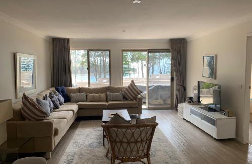 Denhams Beach Villa | Denham's Beachfront