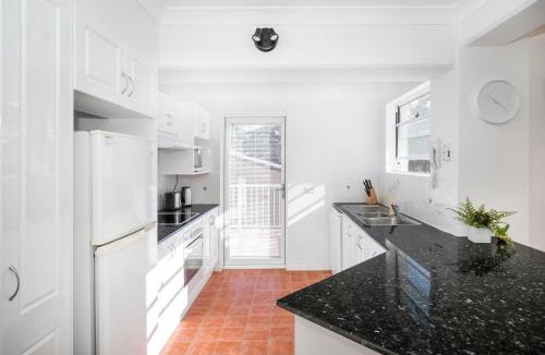Denhams Beach Apartment | Denhams Beach side holiday apartment
