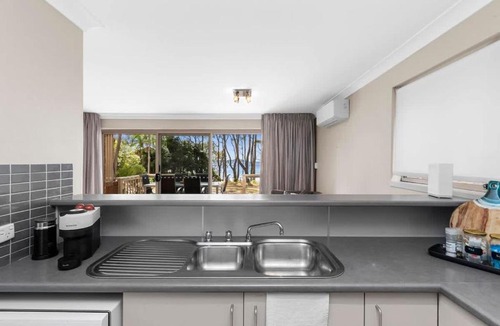Denhams Beach Apartment | Denhams Beach Waterfront