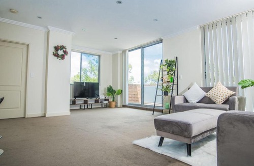 Gordon Apartment | Designed Home of Ultimate Convenience In Gordon