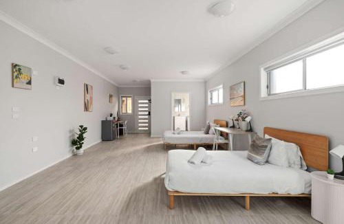 Ryde Apartment | Detached Quadruple Studio Room with Simple Kitchenette near Top Ryde city