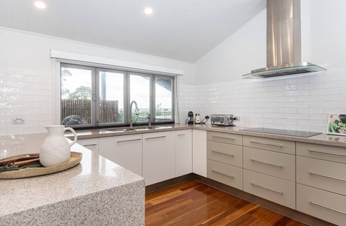 Mount Martha House | Devon Mt Martha Escape with Spa and Views