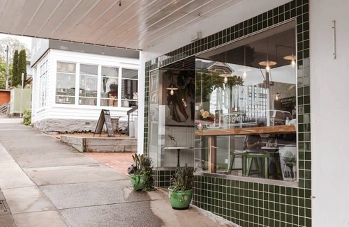 Devonport Apartment | Devonport Loft Apartment: A/C Great Location!